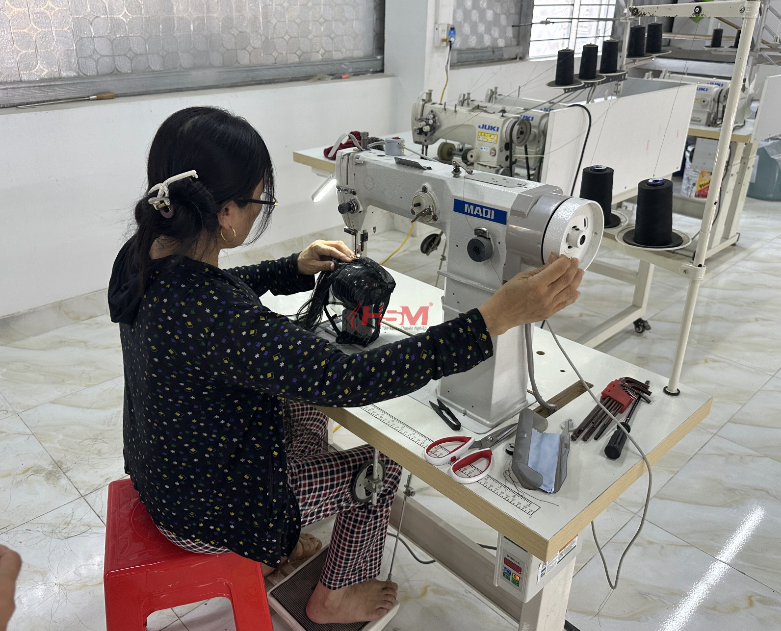 Máy may wig đời đầu 