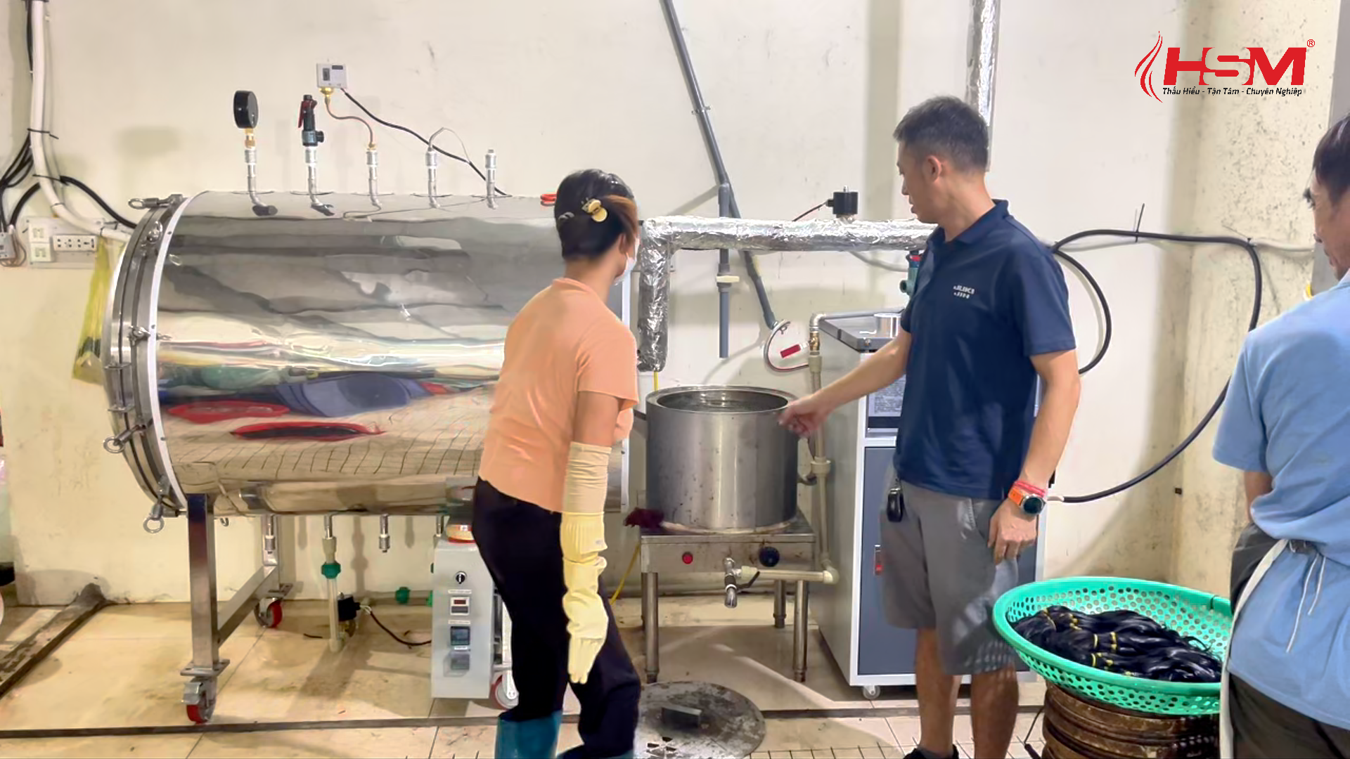 Lắp đặt hệ thống hấp xoăn và cung cấp nước nóng công suất lớn cho khách hàng